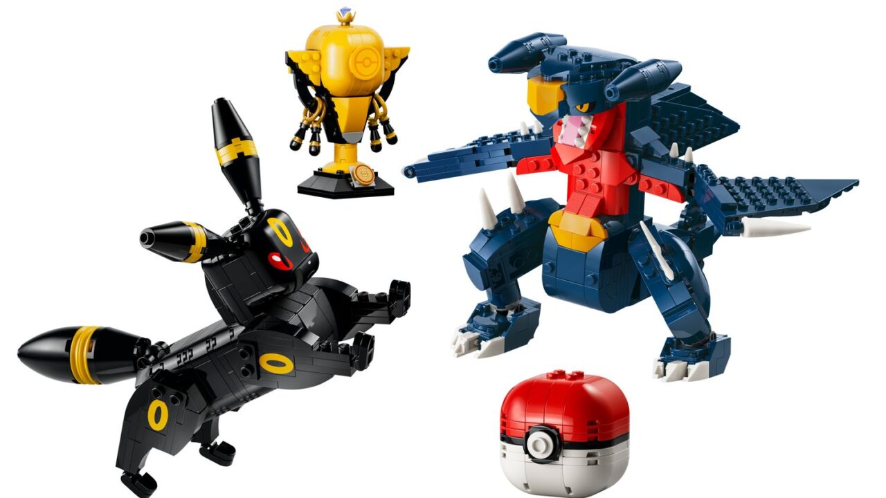 LEGO выпустила набор Umbreon vs. Garchomp: чемпионская битва с кубком и Покеболом